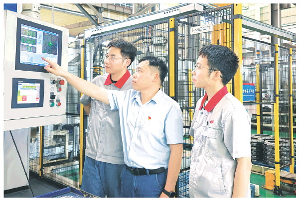 《桂林日报》报道——全国五一劳动奖章获得者、桂林福达股份有限公司主管工程师梁广才：笃行深耕筑基业 智造先锋耀全国